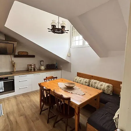 Itan Cozy Modern Apartment