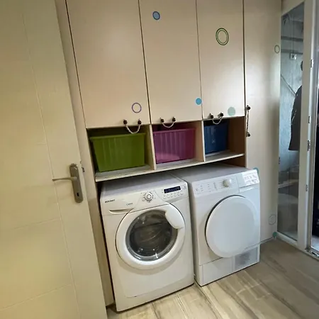 아파트 Itan Cozy Modern 티라나