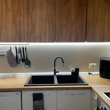 Itan Cozy Modern 地拉那