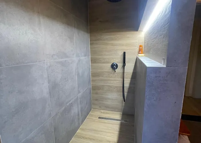 公寓 Itan Cozy Modern 地拉那